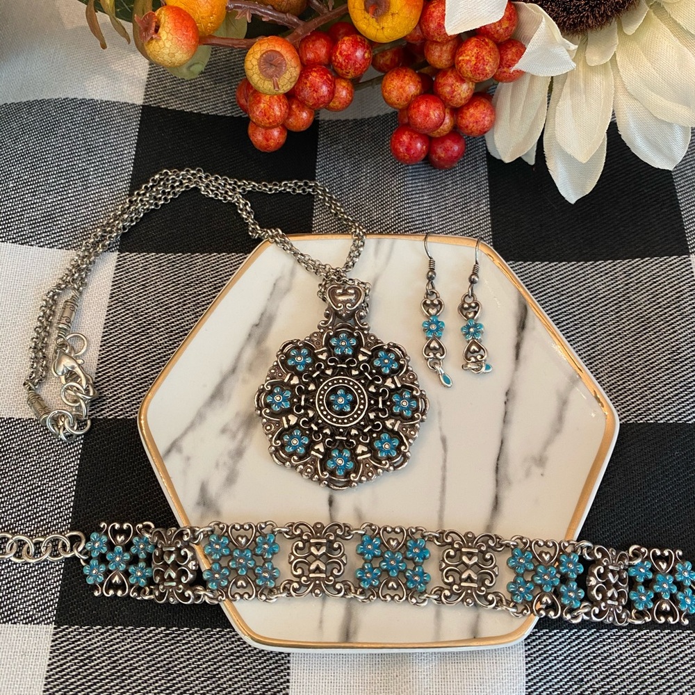 Let’s Shop Poshmark🛍😊💕 - Picture 9 of 13